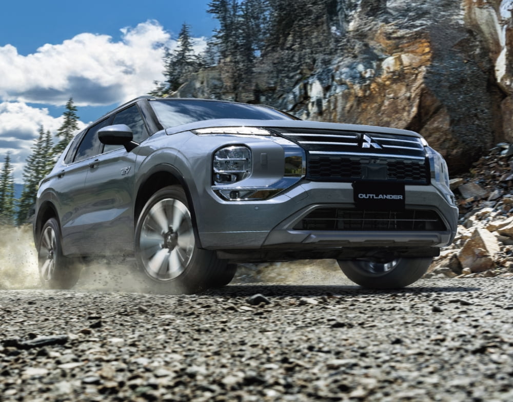 優れたレスポンスと滑らかで力強い加速感 前後輪にそれぞれ搭載した高出力モーター