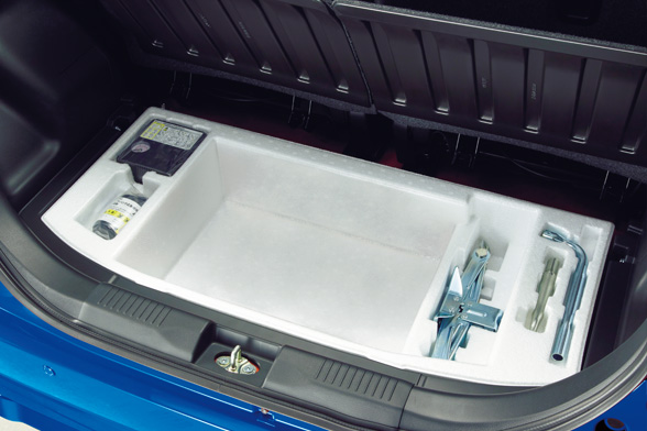 ラゲッジアンダーボックス（4WD車