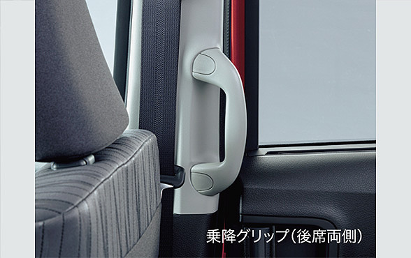 低いステップ＆乗降グリップ