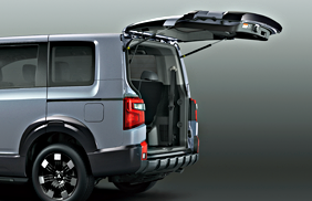 エレクトリックテールゲート（クローズ＆ロック機能、イージークローザー機構、セーフティ機構付）