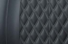 本革シート（ブラック）（7人乗りのみ）