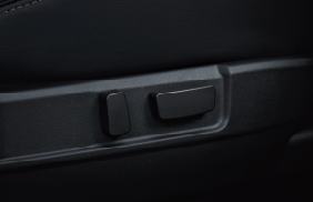 運転席パワーシート（スライド・リクライニング・ハイト・チルト）