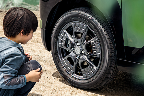 大径タイヤ&専用開発ショックアブソーバー（4WD）