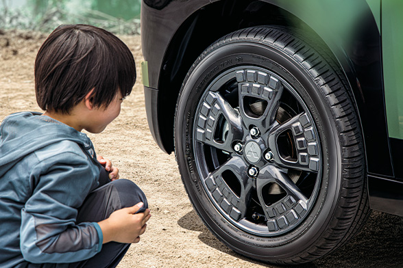 大径タイヤ＆専用開発ショックアブソーバー（4WD）