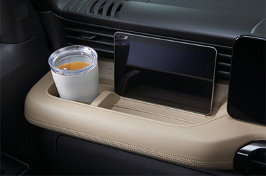 助手席前インパネトレイ