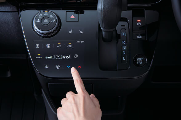 タッチパネル式フルオートエアコン（プラズマクラスター*付）