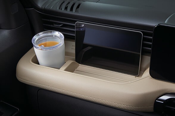 助手席前インパネトレイ