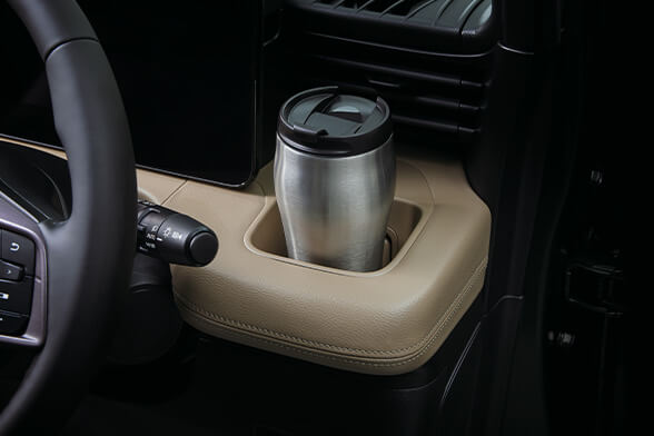 ドリンクホルダー（運転席前、助手席前、インパネセンター）