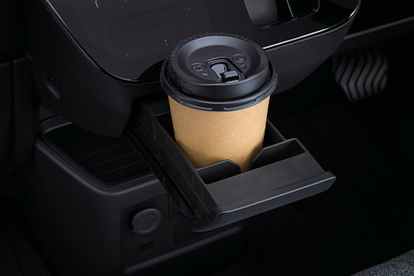 ドリンクホルダー（運転席前、助手席前、インパネセンター）