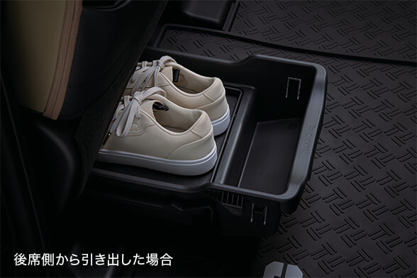 助手席シートアンダートレイ（車検証入れ付）