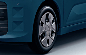 155/65R14タイヤ＋14インチスチールホイール（フルホイールカバー付）