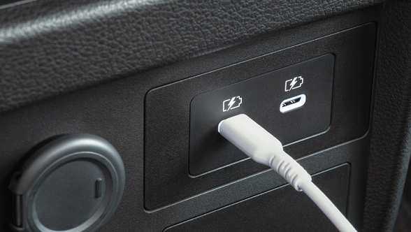 充電用USBポート（Type-C×2）、アクセサリーソケット（DC12V）