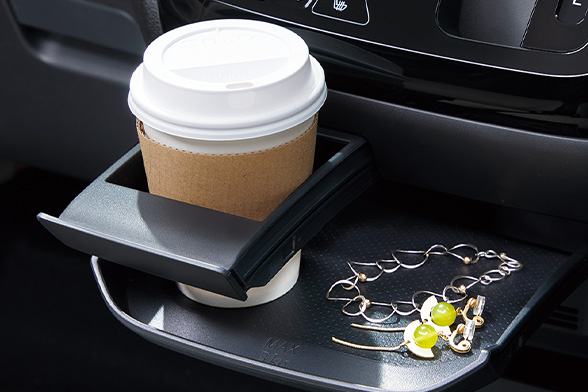 必要なときサッと引き出せる、センタートレイ