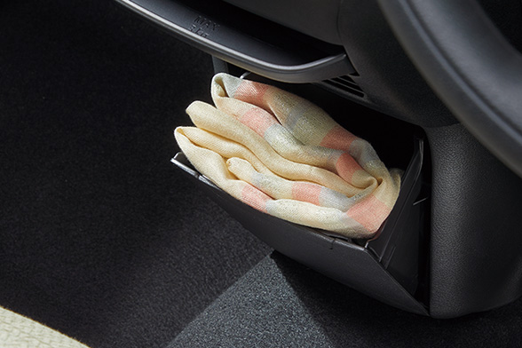 センターロワーボックス