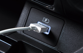 充電用USBポート（Type-A×1）● USBケーブルは付属しません