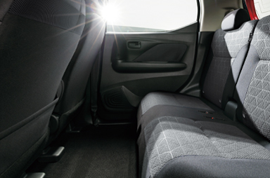 足元が広くて、のびのびリラックス。ずっと座っていたくなるリヤシート