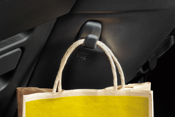 コンビニエントフック（インパネ助手席側）●コンビニエントフックの耐荷重は最大約3kg