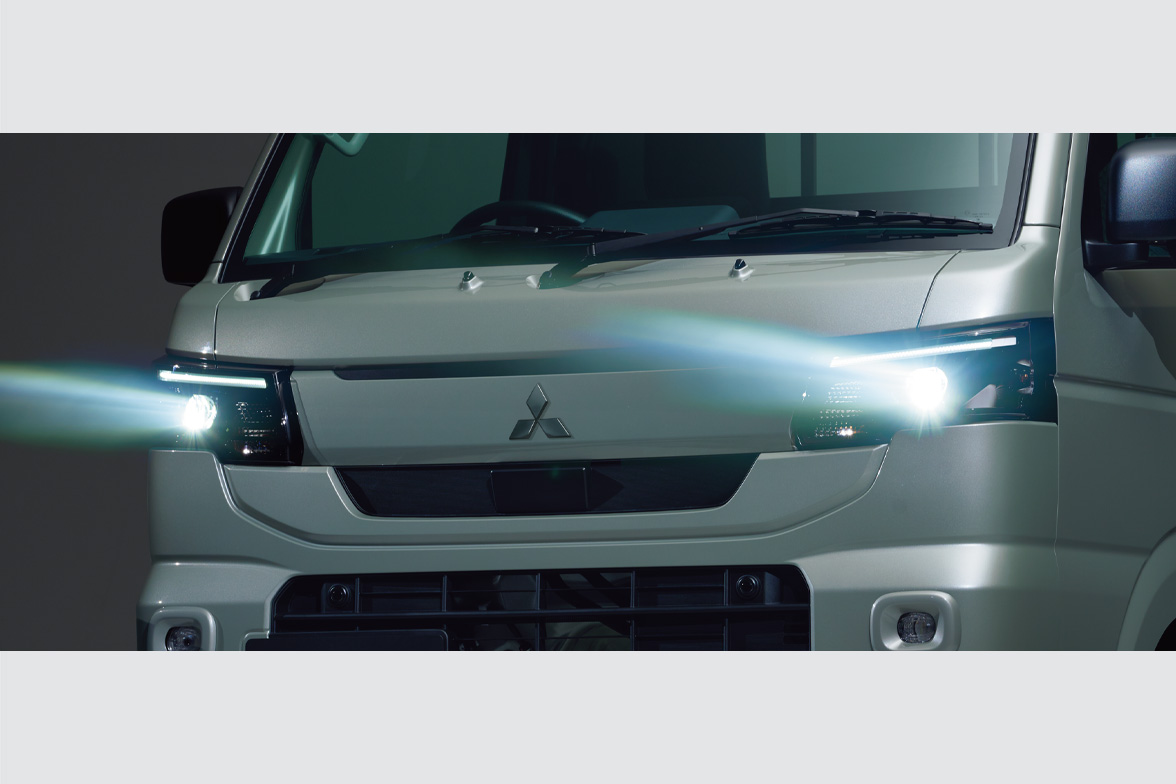 LEDヘッドランプ（マニュアルレベリング機構付）