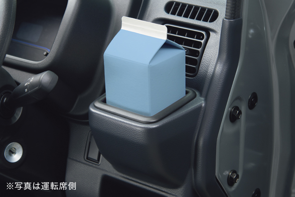 インパネカップホルダー（運転席）