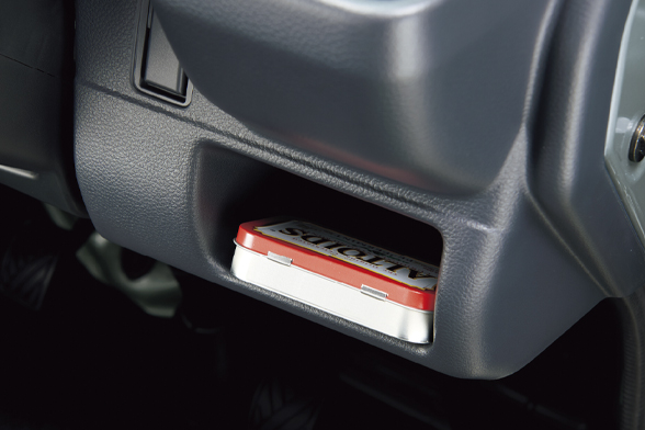 インパネポケット（運転席右側）