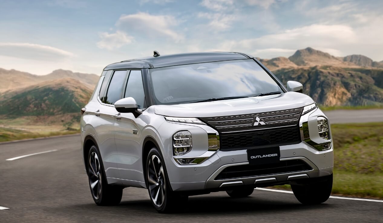 Image of OUTLANDER driving
