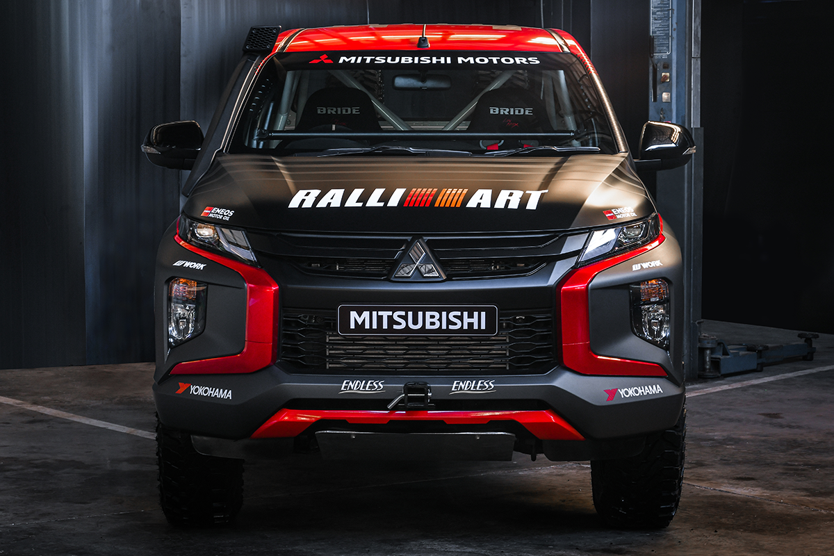 Mitsubishi Triton Rally Car3