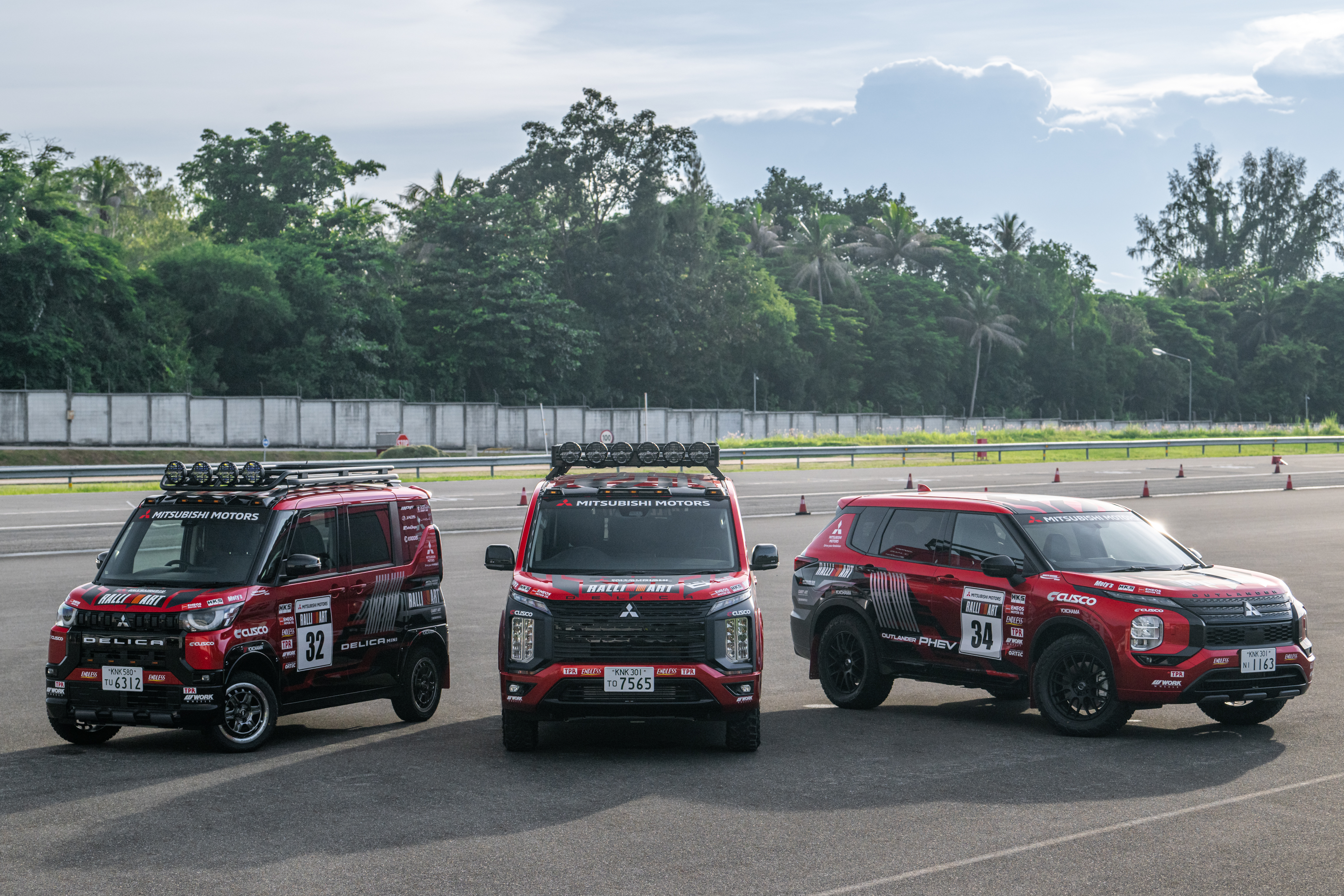 Team Mitsubishi Ralliart Support Cars_01