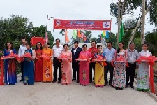 MMV helps to build bridge along school commuting route [Vietnam]