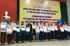 MMV donates scholarships to high school students and university students who have financial difficulties in attending school [Vietnam]