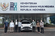 MMKSI donates three OUTLANDER PHEVs to help distribute COVID-19 vaccines [Indonesia]