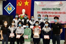 MMV donates scholarships to high school students and university students [Vietnam]