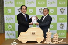 MMC donates building blocks to kindergartens and nursery schools through Forest Wooden Building Block Project [Japan]