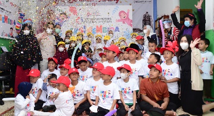 MMKSI Brings Happiness to Orphans with Donation of Online Learning Tools [Indonesia]