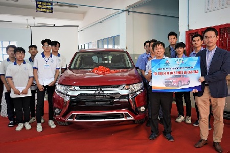 MMV Donated Vehicle and Scholarship to Technical College [Vietnam]