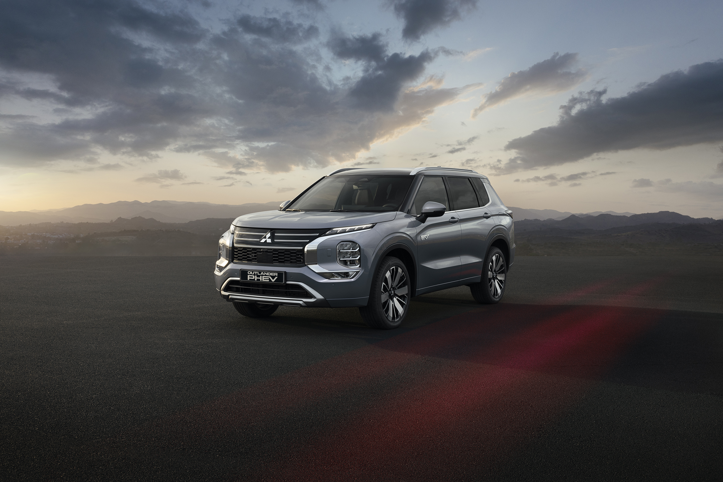 『アウトランダーPHEV』欧州仕様