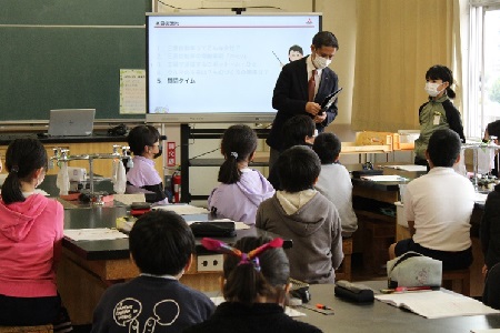 岡崎市立広幡小学校で「自動車産業のものづくり」を講義