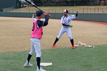 岡崎硬式野球部による岡崎市内中学生への野球教室を開催