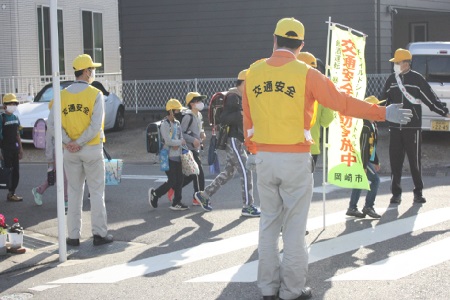 事業所周辺で、春の交通安全運動