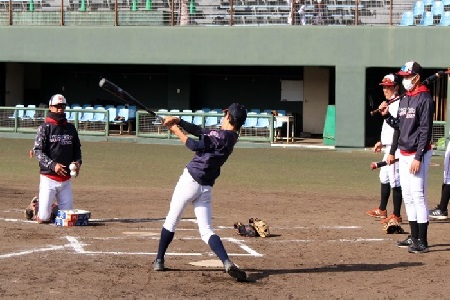 岡崎硬式野球部、地域の子どもたちに野球の楽しさを伝える