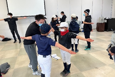 岡山県の小・中学生野球チームにケガ防止教室を開催