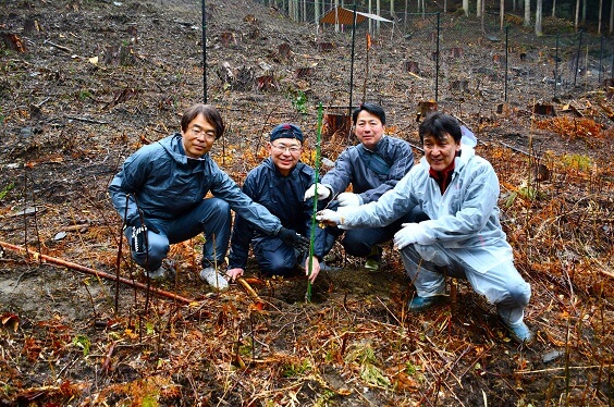 記念樹「ヤマザクラ」を植樹