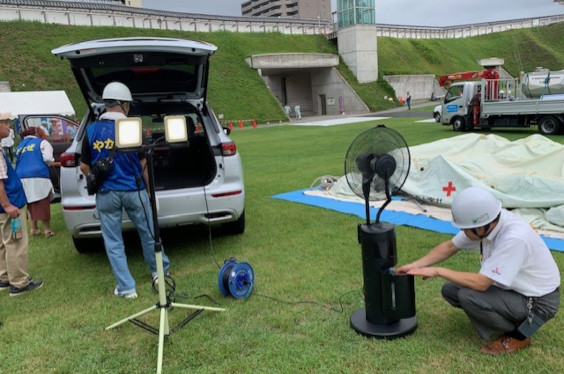 プラグインハイブリッドEV『アウトランダー』から照明機器へ給電
