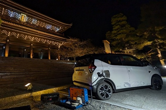 『eKクロスEV』から給電の様子