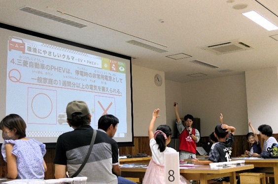 講義の様子(EV・パワートレイン先行開発部 内田社員)